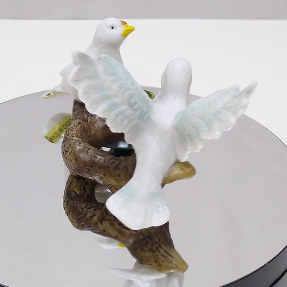 Love Birds Doves On Branch Vintage Porcelain Miniature Shelf Décor EUC - Picture 3 of 7